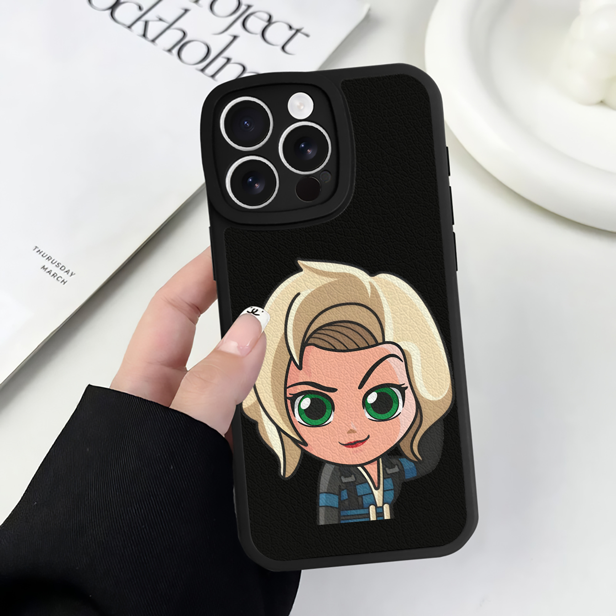 （画像用） アベンジャーズ The Avengers 【iPhone 16シリーズ対応】シリコンスマホケース（レザー調） 材質：シリコン